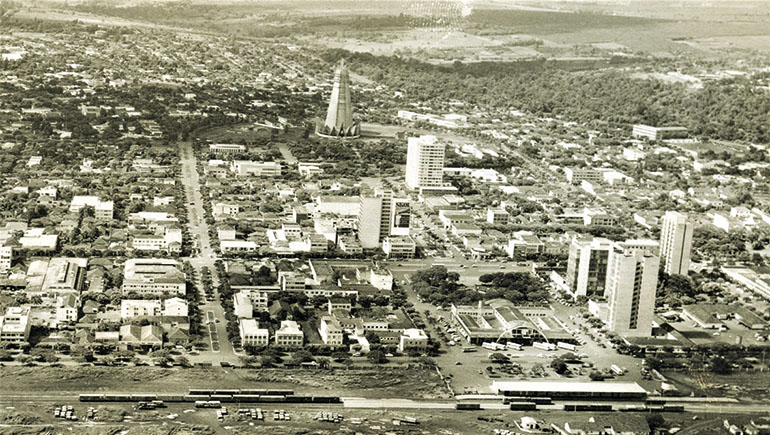 Há 75 anos planejando Maringá