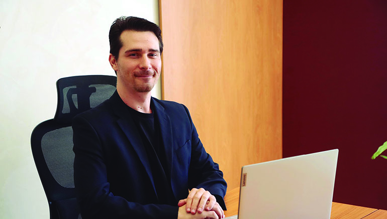 IA amplia produção de conteúdos falsos e desafia segurança digital